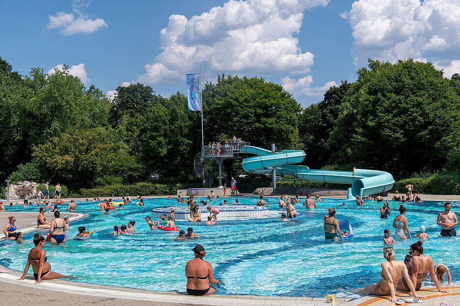 Das Becken im Gesundbrunnen-Freibad war am Dienstag ein gefragter Ort.