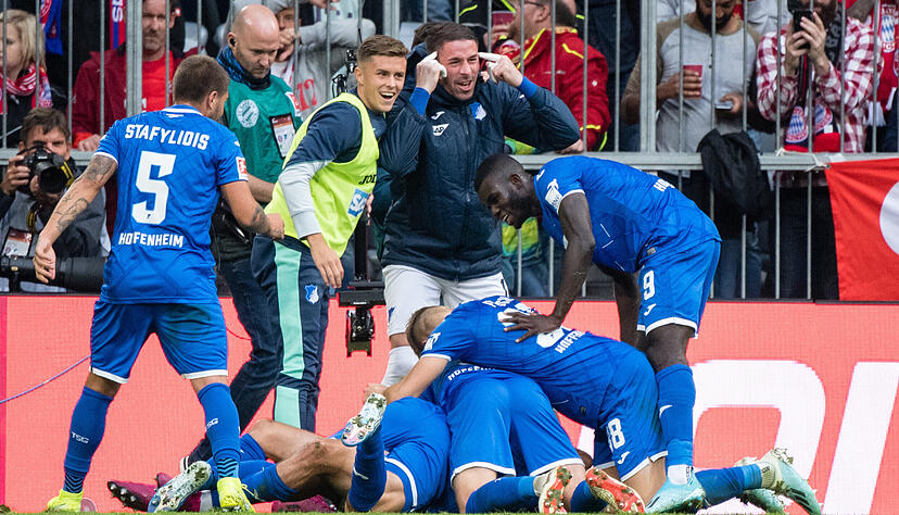 Irgendwo mittendrin in dieser Jubeltraube steckt Sargis Adamyan, dessen zwei Tore 2019 den ersten Sieg in M&uuml;nchen erm&ouml;glichten.