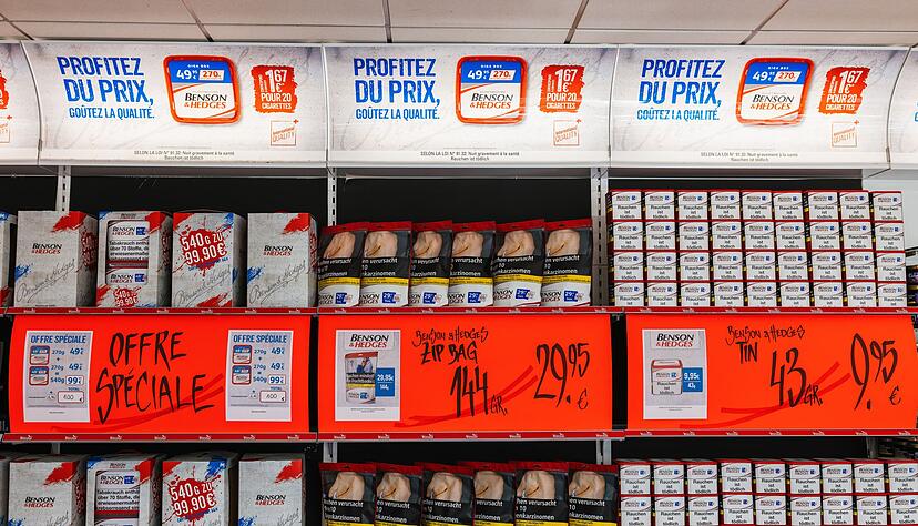 Aus dem Elsass kommen viele Menschen zum Zigaretteneinkauf &uuml;ber die Grenze.