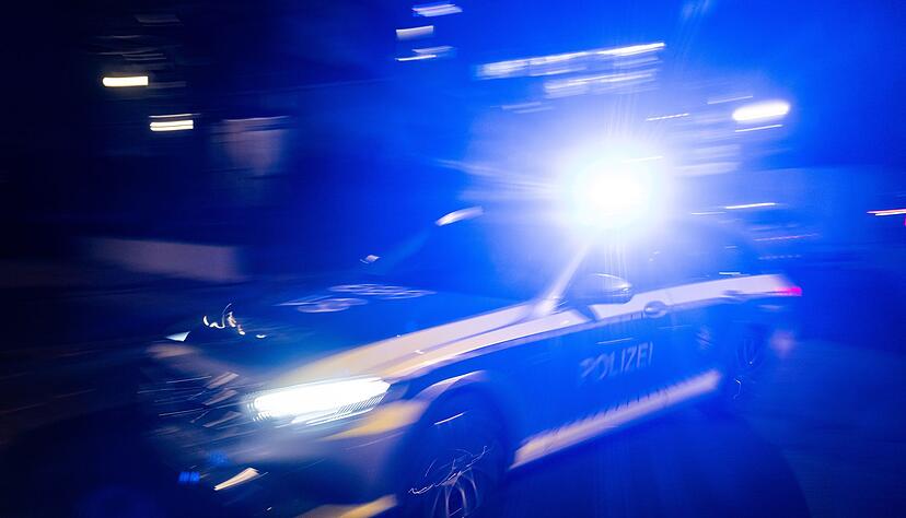 Die Beamten nahmen den Jugendlichen mit auf das Revier. (Symbolbild) Die Beamten nahmen den Jugendlichen mit auf das Revier. (Symbolbild)