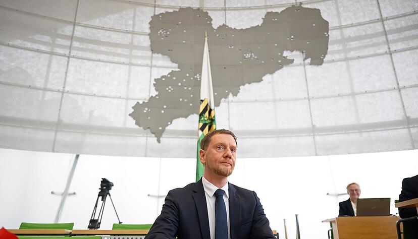 Michael Kretschmer behält als neuer Ministerpräsident seinen alten Platz im Landtag. Michael Kretschmer behält als neuer Ministerpräsident seinen alten Platz im Landtag.