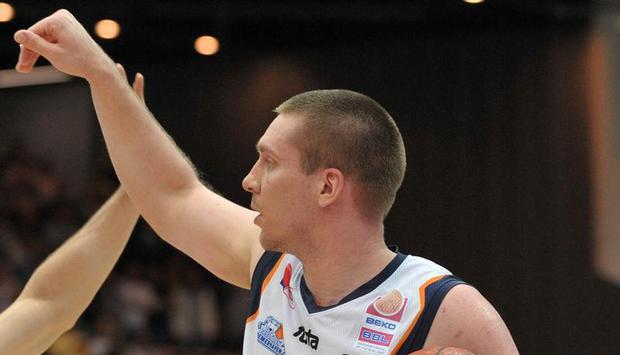 Andrew Drevo spielt wieder für die Eisbären Bremerhaven. Foto: Carmen Jaspersen
