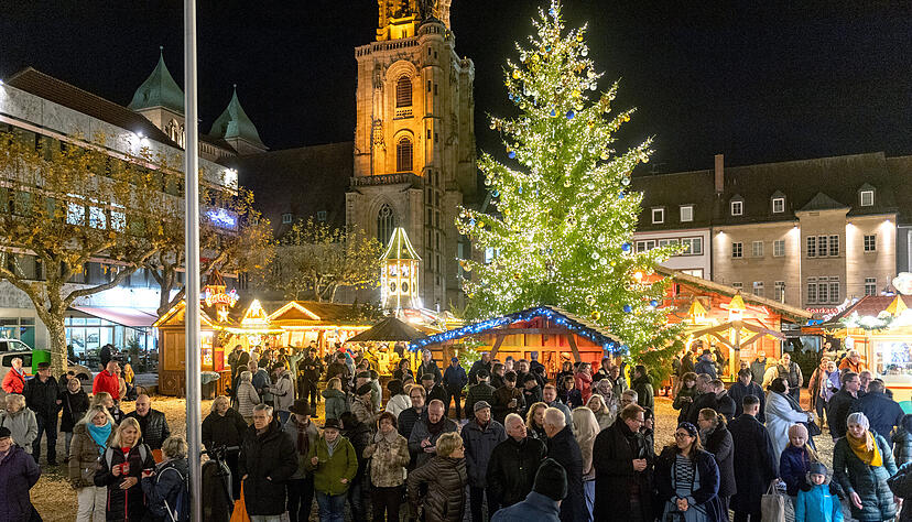 Gut besucht waren die Hütten zum Auftakt des Heilbronner Weihnachtsmarktes nicht nur am Marktplatz. Foto: Mario Berger