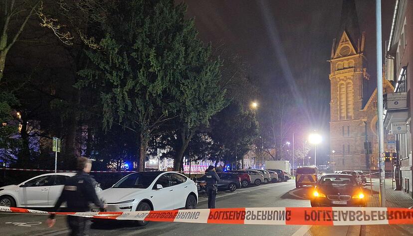 Nach dem Vorfall in der Gießener Innenstadt mit vier Verletzten hat die Polizei neue Ermittlungsergebnisse genannt. Nach dem Vorfall in der Gießener Innenstadt mit vier Verletzten hat die Polizei neue Ermittlungsergebnisse genannt.