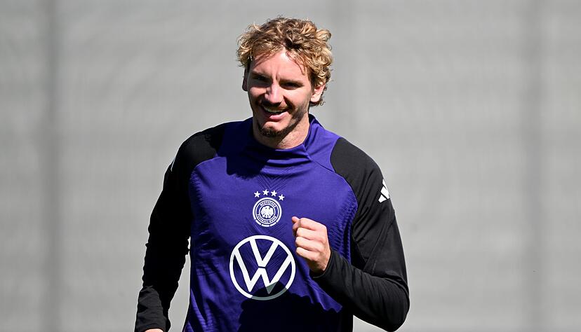 Nick Woltemade ist nach einem wilden Sommer guter Laune. Nick Woltemade ist nach einem wilden Sommer guter Laune.