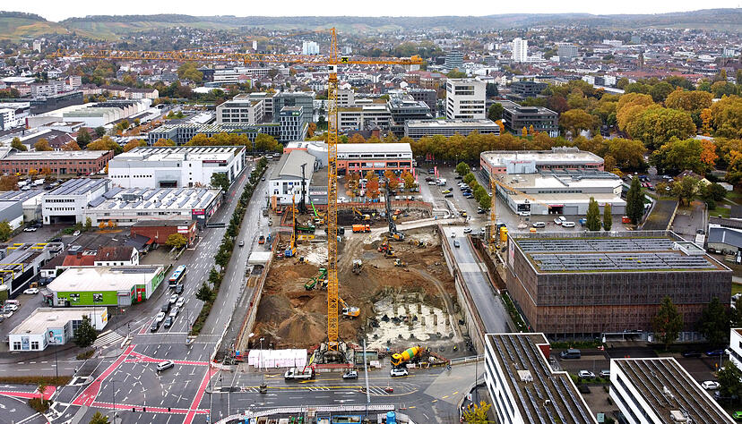 Baustelle Bildungscampus West: Auf dem Grundstück mit der Baugrube entsteht der neue Mediamarkt. Baustelle Bildungscampus West: Auf dem Grundstück mit der Baugrube entsteht der neue Mediamarkt.