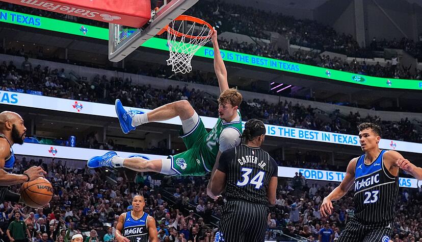 Cooper Flagg (in gr&uuml;n) von den Dallas Mavericks &uuml;bertraf mit einer historischen Punkteausbeute sogar Michael Jordan.