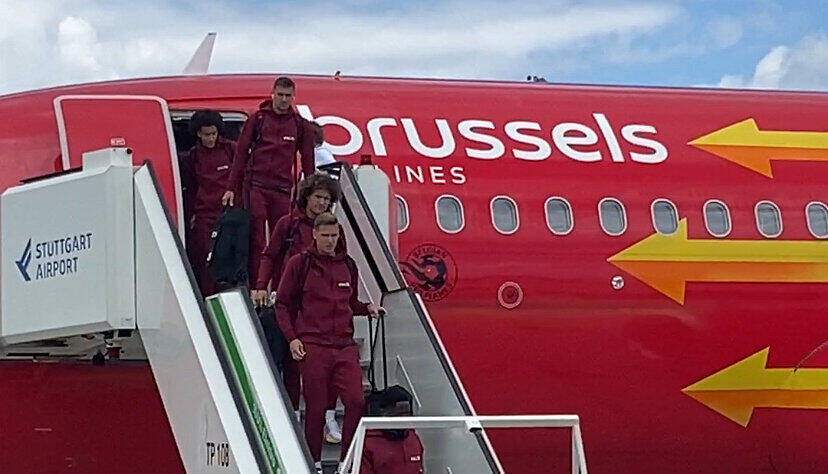 Die belgische Nationalmannschaft ist am Mittwochmittag am Stuttgarter Flughafen zur EM 2024 gelandet. Die belgische Nationalmannschaft ist am Mittwochmittag am Stuttgarter Flughafen zur EM 2024 gelandet.