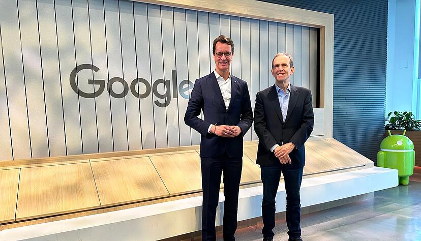 NRW-Ministerpräsident Hendrik Wüst bei einer Reise durch Kalifornien an der Seite von Google-Manager Kent Walker im April 2024 - nun haben sie sich in Berlin wiedergetroffen. NRW-Ministerpräsident Hendrik Wüst bei einer Reise durch Kalifornien an der Seite von Google-Manager Kent Walker im April 2024 - nun haben sie sich in Berlin wiedergetroffen.