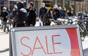 Viele Händler locken mit deutlichen Reduktionen. Viel los ist trotzdem nicht. Viele Händler locken mit deutlichen Reduktionen. Viel los ist trotzdem nicht.