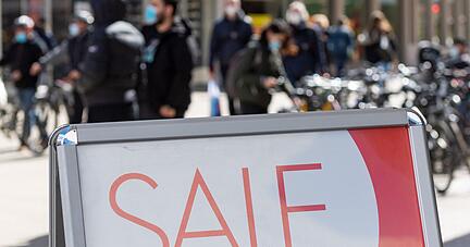 Viele Händler locken mit deutlichen Reduktionen. Viel los ist trotzdem nicht. Viele Händler locken mit deutlichen Reduktionen. Viel los ist trotzdem nicht.