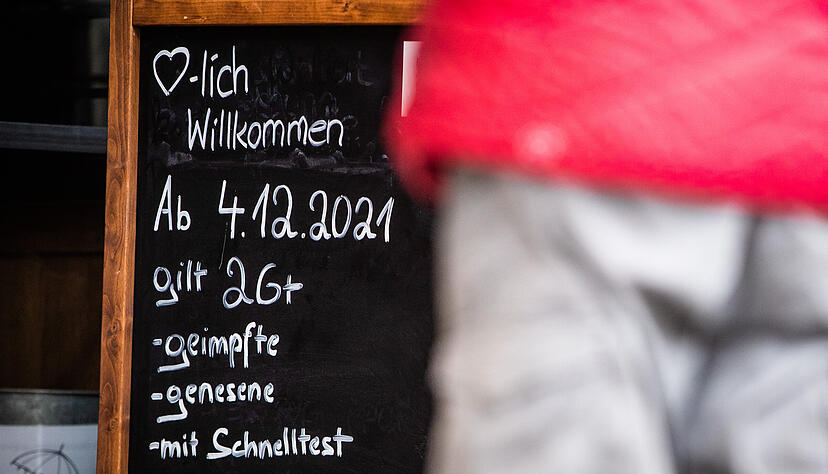 Seit diesem Samstag gelten in Baden-Württemberg verschärfte Corona-Regeln. Dazu zählt zum Beispiel die 2G Plus Regel im Restaurant. Foto: dpa