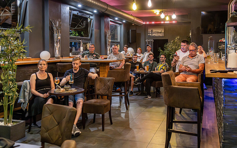 Am Samstag spielt der VfB Stuttgart gegen Bayern M&uuml;nchen im Supercup. Manche Fans in den Heilbronner Kneipen best&auml;tigen: Jedes Spiel des Lieblingsvereins muss geschaut werden.