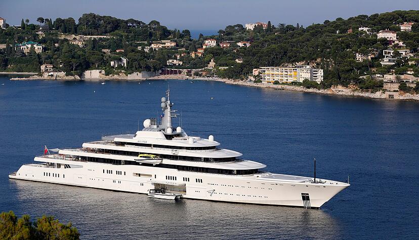 Reiche Russen machen weiter gerne Urlaub in L&auml;ndern wie Frankreich - nur wenn sie mit EU-Sanktionen belegt sind haben sie keine Chance auf eine legale Einreise. (Archivbild)