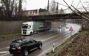 Die Bundesstraße kann bei der Brücke mit der Binswanger Straße in Neckarsulm verbunden werden. Foto: Andras Veigel