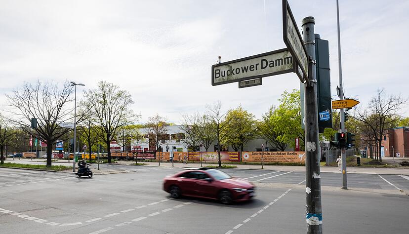 Die gemeinsame Fahrt zweier M&auml;dchen auf einem E-Scooter durch Berlin-Neuk&ouml;lln endet f&uuml;r eine 14-J&auml;hrige t&ouml;dlich.