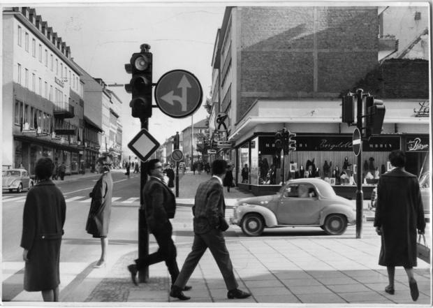 Exklusive Damenmode  1961. Das 1949 eröffnete Damenmodegeschäft Bergdoll ist bis 1986 Jahre fester Bestandteil der Einkaufsmeile Kaiserstraße.