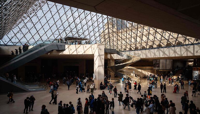 Die Chefin des Louvre schl&auml;gt Alarm, das Geb&auml;ude sei in kritischem Zustand.