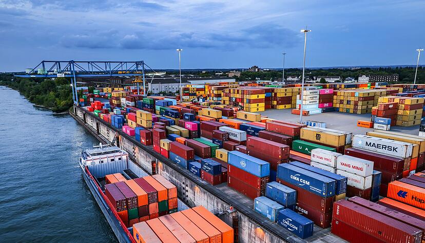 Die deutschen Exporteure stehen an den Weltm&auml;rkten unter Druck (Archivbild)