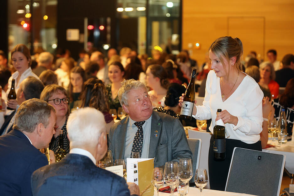 Wahl der Württemberger Weinkönigin in Pfedelbach 2022 Wahl der Württemberger Weinkönigin in Pfedelbach 2022