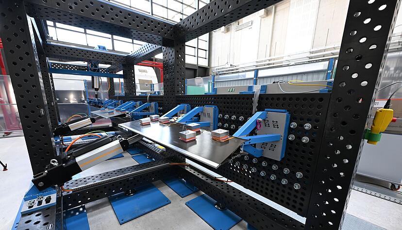 Bis zu drei Steuerfl&auml;chen k&ouml;nnen gleichzeitig getestet werden.