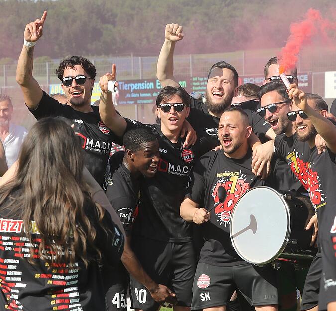 Nach Spielschluss gibt es bei Türkspor Neckarsulm kein Halten mehr.
