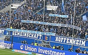 Mit immer wieder neuen Bannern machten die Ultras von den "Young Boyz 07" darauf aufmerksam, was ihnen an der TSG Hoffenheim nicht gefällt.