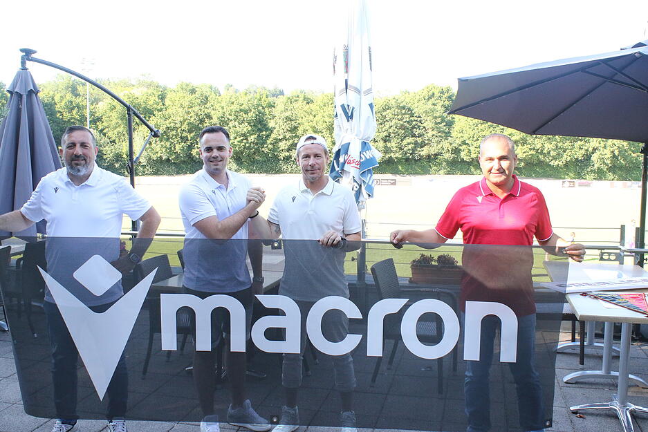 Türkspor Neckarsulm präsentiert vor dem Trainingsstart stolz die Kooperation mit Ausrüster Macron.