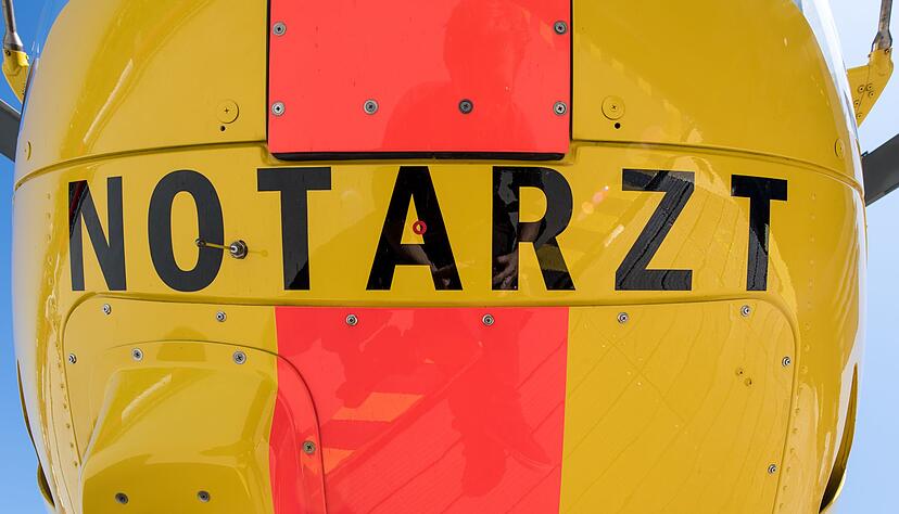 Eine Schwerverletzte wurde mit dem Rettungshubschrauber in die Klinik geflogen. (Symbolbild) Eine Schwerverletzte wurde mit dem Rettungshubschrauber in die Klinik geflogen. (Symbolbild)