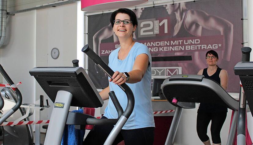 Fitnessstudios gehören wie Friseursalons und Kosmetiker zu den Betroffenen der ab Montag greifenden Hygiene-Verordnung. Wer sich auf dem Laufbahn fit halten möchte, muss dafür ab Wochenbeginn einen negativen Test vorweisen.
Foto: Archiv/Jani Fitnessstudios gehören wie Friseursalons und Kosmetiker zu den Betroffenen der ab Montag greifenden Hygiene-Verordnung. Wer sich auf dem Laufbahn fit halten möchte, muss dafür ab Wochenbeginn einen negativen Test vorweisen.
Foto: Archiv/Jani
