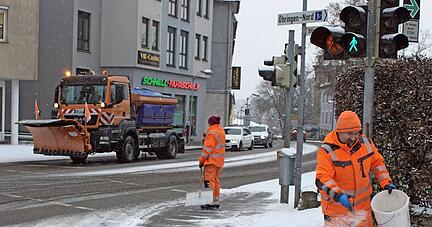 Der Winterdienst des Baubetriebshofs 
bekämpft die Rutschgefahr.