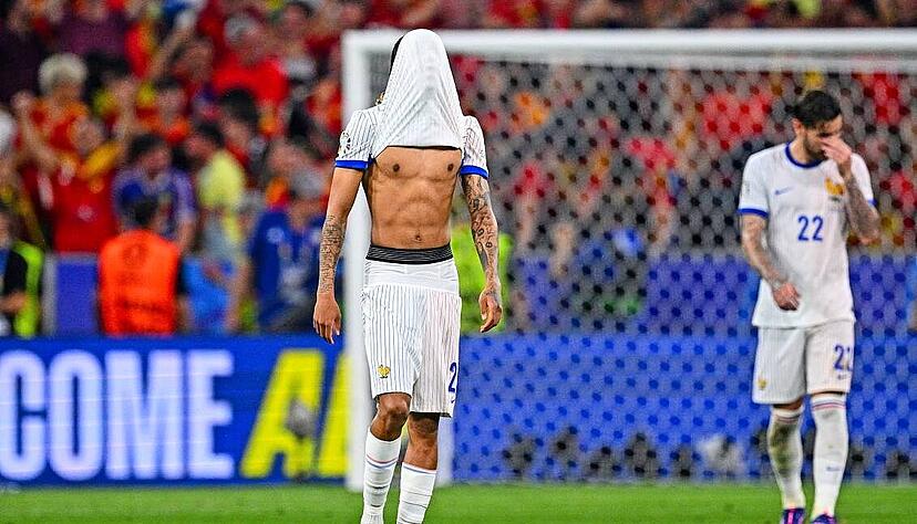 Aus und vorbei, das EM-Finale verpasst: die Franzosen Bradley Barcola (links) und Theo Hernandez nach dem Schlusspfiff. Spanien war besser.
Foto: dpa Aus und vorbei, das EM-Finale verpasst: die Franzosen Bradley Barcola (links) und Theo Hernandez nach dem Schlusspfiff. Spanien war besser.
Foto: dpa