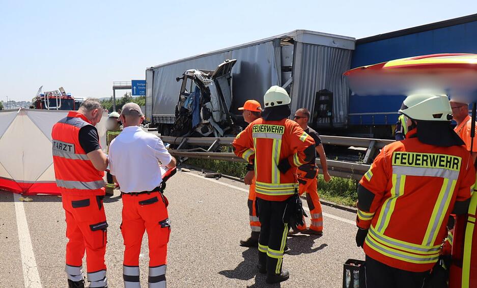 Zahlreiche Rettungskräfte sind vor Ort.