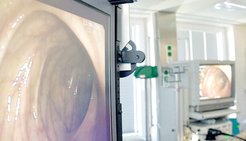 Blick in den Darm: Bei einer Darmspiegelung wird ein Schlauch mit einer Kamera &uuml;ber den After in den Darm eingef&uuml;hrt.