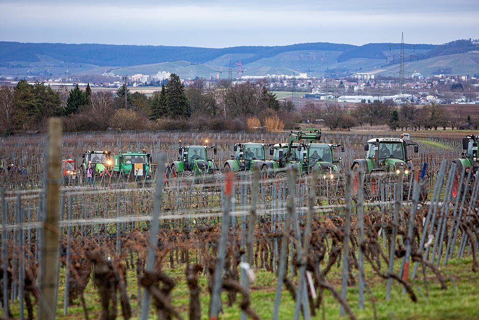 Rund 300 Traktoren waren bei der Aktion dabei, schätzen die Veranstalter.