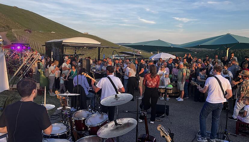 Die Band "Polaroid" von der Musikschule Unterer Neckar unterhielt die zahlreichen G&auml;ste bei Querfeldwein am Erlenbacher Kayberg.