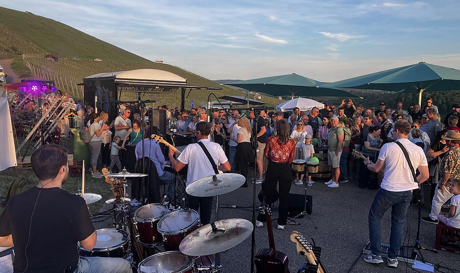 Die Band "Polaroid" von der Musikschule Unterer Neckar unterhielt die zahlreichen G&auml;ste bei Querfeldwein am Erlenbacher Kayberg.