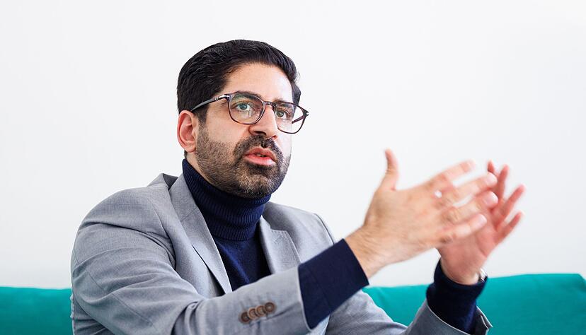 Hessens Wirtschaftsminister Kaweh Mansoori (SPD) hat nur ein halbes Jahr mit seiner einstigen parteilosen Staatssekret&auml;rin Lamia Messari-Becker zusammengearbeitet. (Archivbild)