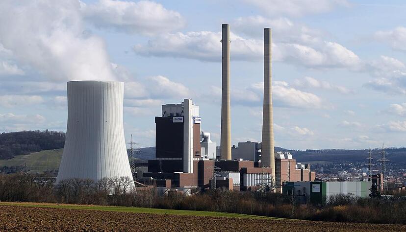 Blick aufs Heilbronner Kohlekraftwerk: Block 7 ist hier neben dem Kühlturm zu sehen. Foto: Archiv Blick aufs Heilbronner Kohlekraftwerk: Block 7 ist hier neben dem Kühlturm zu sehen. Foto: Archiv