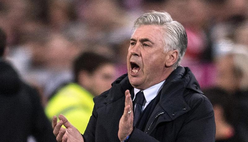 Bayerns Trainer Carlo Ancelotti feuert sein Team an. Foto: Federico Gambarini