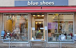 Das Neckarsulmer Schuhgeschäft Blue Shoes reagierte auf die Termin-Verwirrung und bot spontane Terminabsprachen am Eingang an.
Foto: Sebastian Kohler Das Neckarsulmer Schuhgeschäft Blue Shoes reagierte auf die Termin-Verwirrung und bot spontane Terminabsprachen am Eingang an.
Foto: Sebastian Kohler