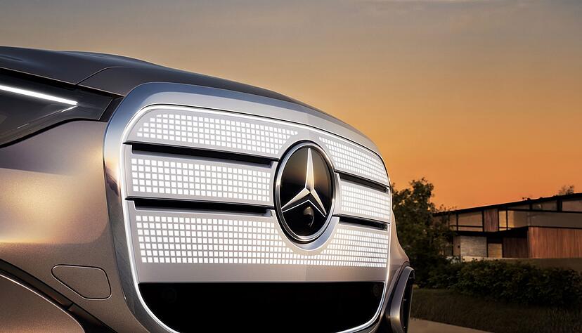 Der neue Mercedes-Kühlergrill hat eine Chrom-Umrandung, einen großen Stern in der Mitte und optional bis zu 942 Leuchtpunkten, die sich animieren lassen. Der neue Mercedes-Kühlergrill hat eine Chrom-Umrandung, einen großen Stern in der Mitte und optional bis zu 942 Leuchtpunkten, die sich animieren lassen.