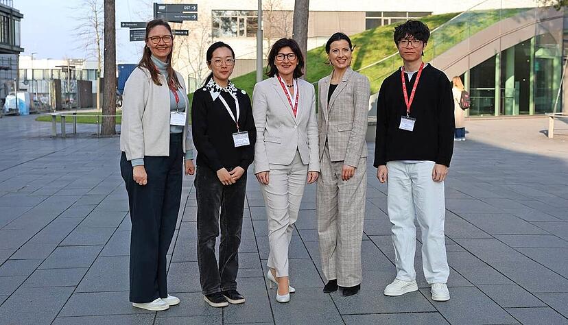 Sie beschäftigen sich an der DHBW in Heilbronn mit der Menopause (von links): Kathrin Friedrichs, Chenhui Wang, Katja Lotz, Dorothea Portius, Tao Hu.
Fotos: DHBW