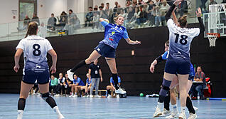 Trixi Hanak (Mitte) wird mit ihrer Erfahrung und Torgefahr weiterhin eine wichtige St&uuml;tze f&uuml;r die Sport-Union Neckarsulm II sein.