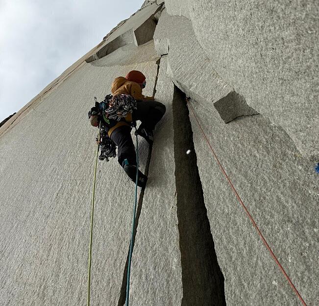 Viel Konzentration und Kraft kosten die steilen Meter bis zum Gipfel.