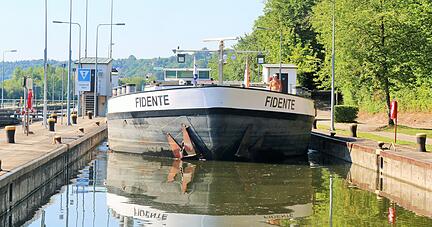 Die Neckarschleusen haben nur Platz für bis zu 105 Meter lange Schiffe. Auf dem Rhein sind Transporter üblich, die 30 Meter länger sind. Der Ausbau ist seit 15 Jahren zwischen Bund und Land vereinbart, kommt aber nicht voran.