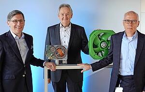 Dr.Klaus Geißdörfer (v.l.), Hans Peter Fuchs und Thomas Wagner bei der Vorstellung der Zahlen in Hollenbach. Dr.Klaus Geißdörfer (v.l.), Hans Peter Fuchs und Thomas Wagner bei der Vorstellung der Zahlen in Hollenbach.