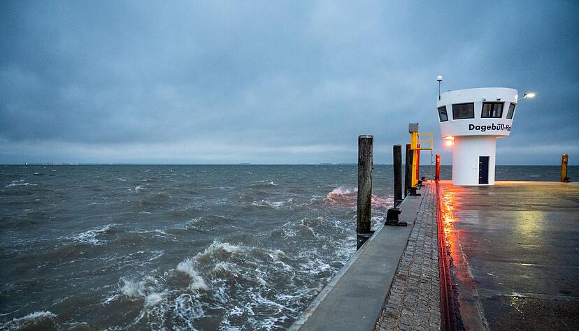 Der erste Herbststurm des Jahres zieht über die Nordsee. Der erste Herbststurm des Jahres zieht über die Nordsee.