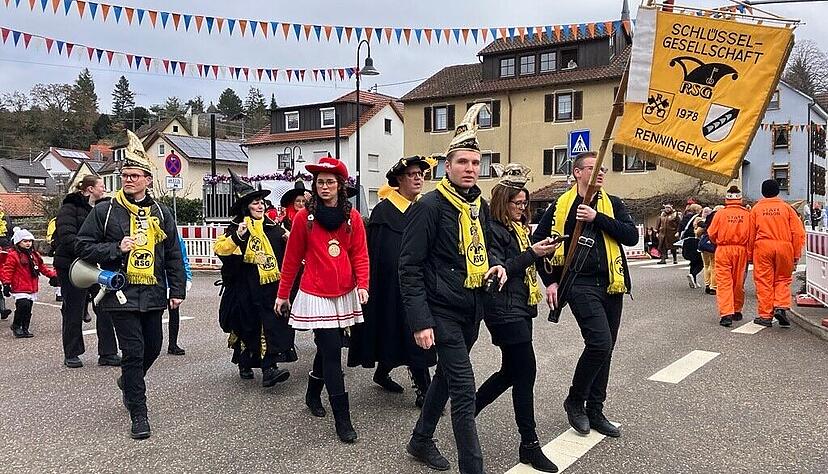Talheim f&uuml;llt sich am Sonntagmittag langsam mit Narren. Bis zu 20.000 Besucher werden beim Umzug erwartet.
