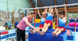 Annett Wiedemann kommt mit ihrer direkten Art gut an bei den Turn-Kindern. Foto: Mario Berger Annett Wiedemann kommt mit ihrer direkten Art gut an bei den Turn-Kindern. Foto: Mario Berger